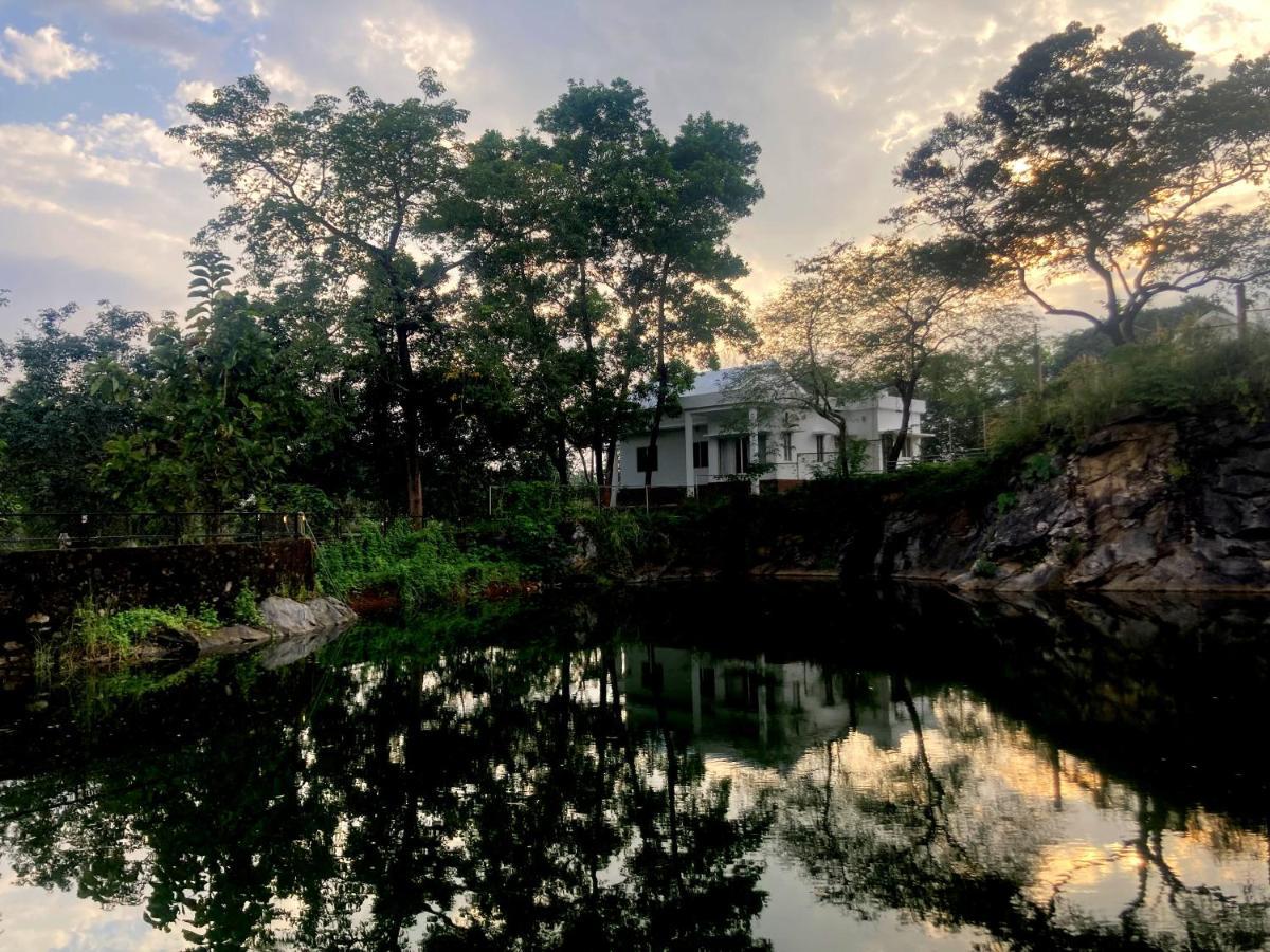 Rockdale Resort Nilambūr Exteriör bild